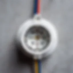Diagram illustrating the phase connection in a light bulb socket